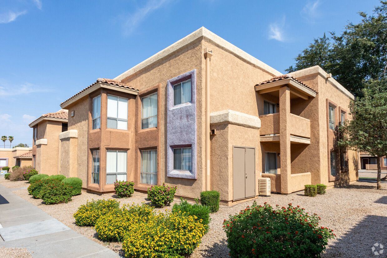 San Marina Apartments - Image 1