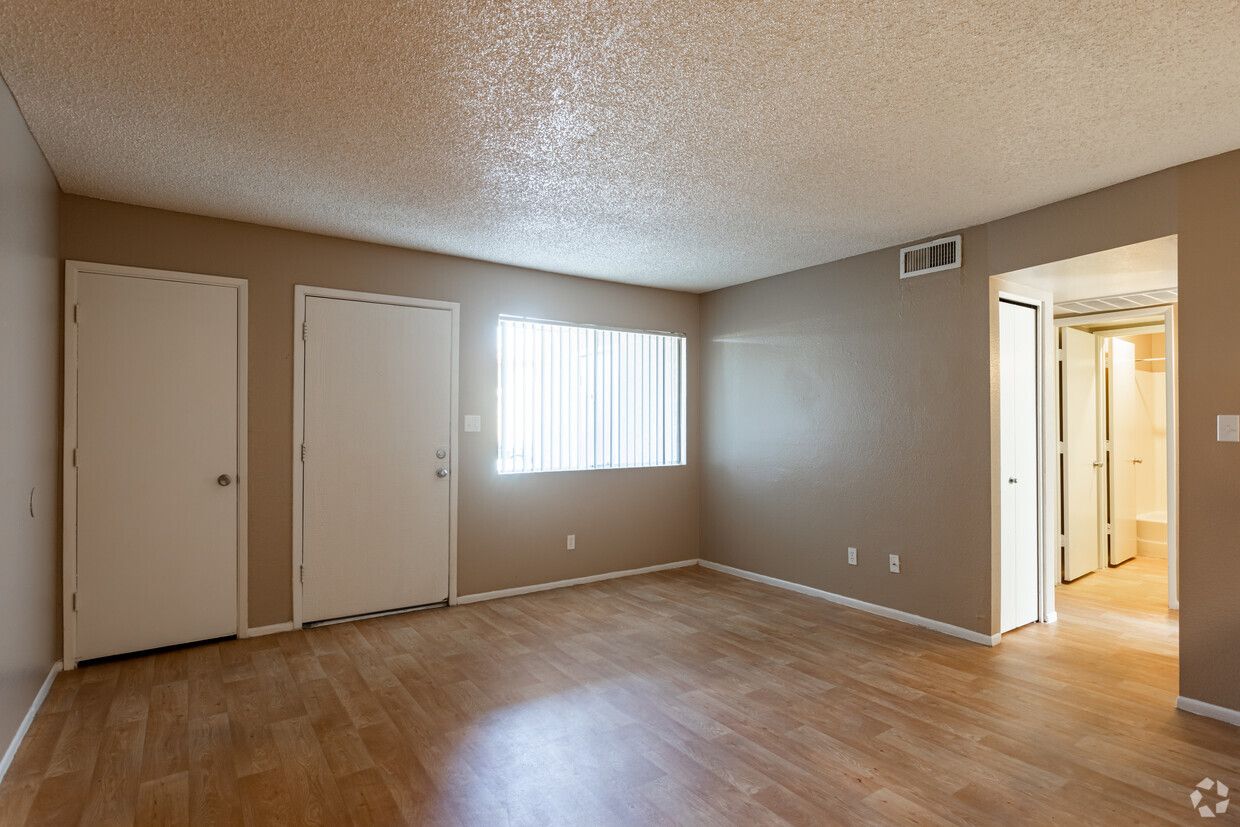 San Marina Apartments - Image 2