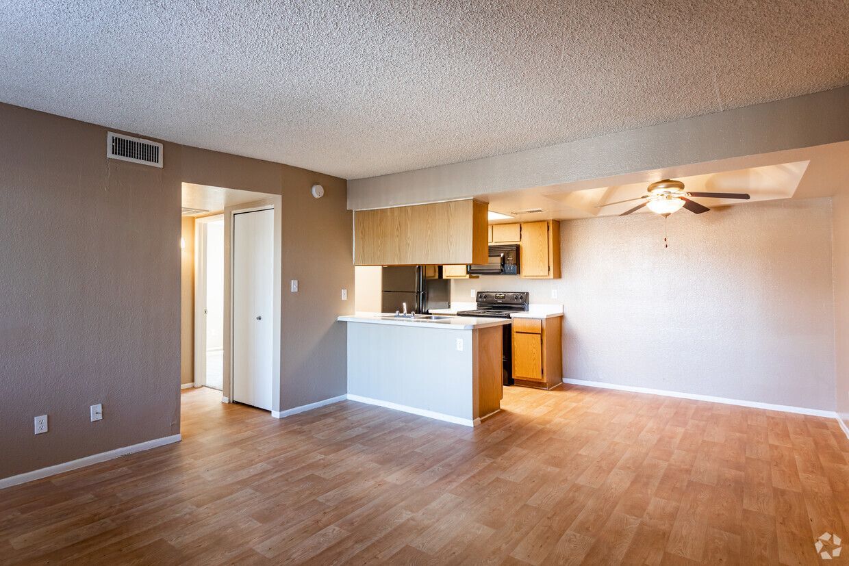 San Marina Apartments - Image 3