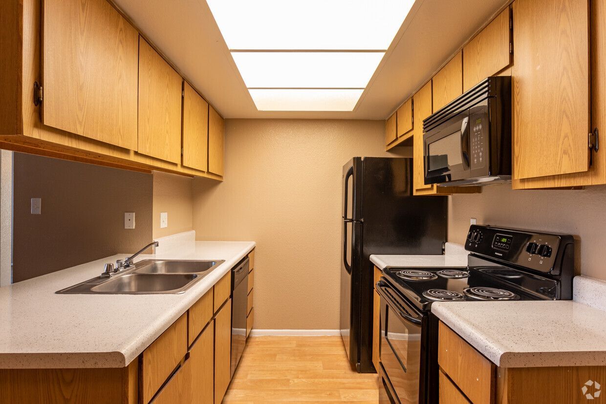 San Marina Apartments - Image 4