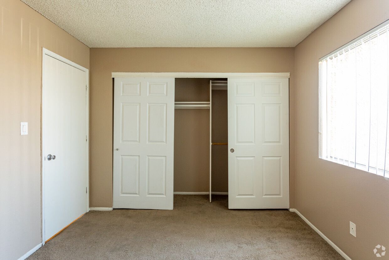 San Marina Apartments - Image 5