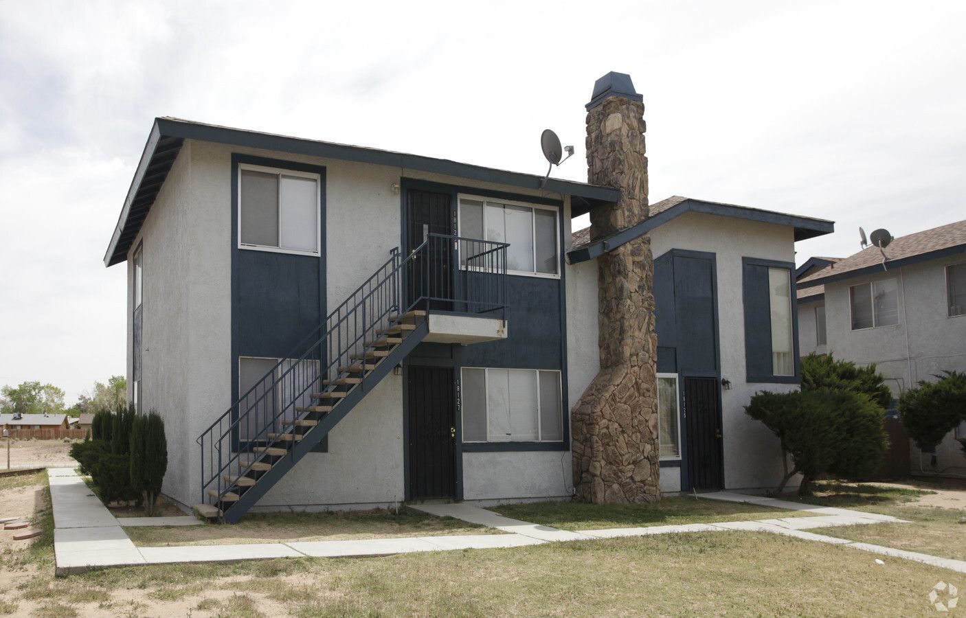 Poinciana Apartments - Image 2