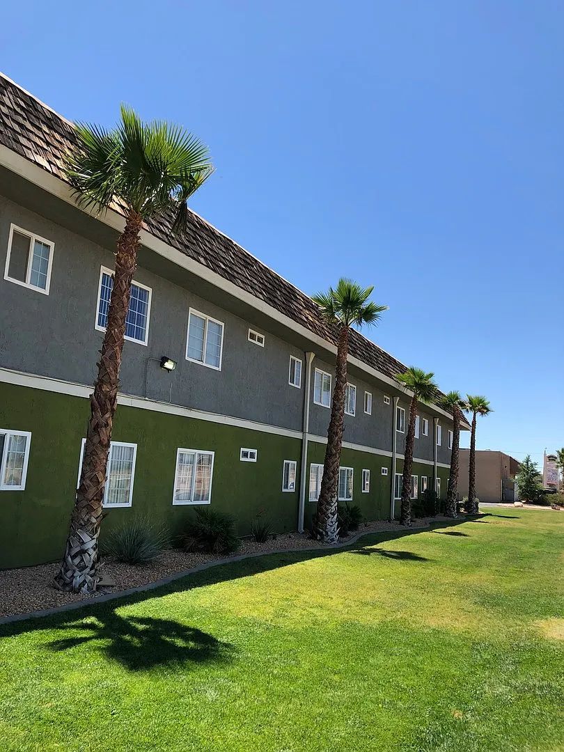 Raintree Gardens Apartments - Image 2