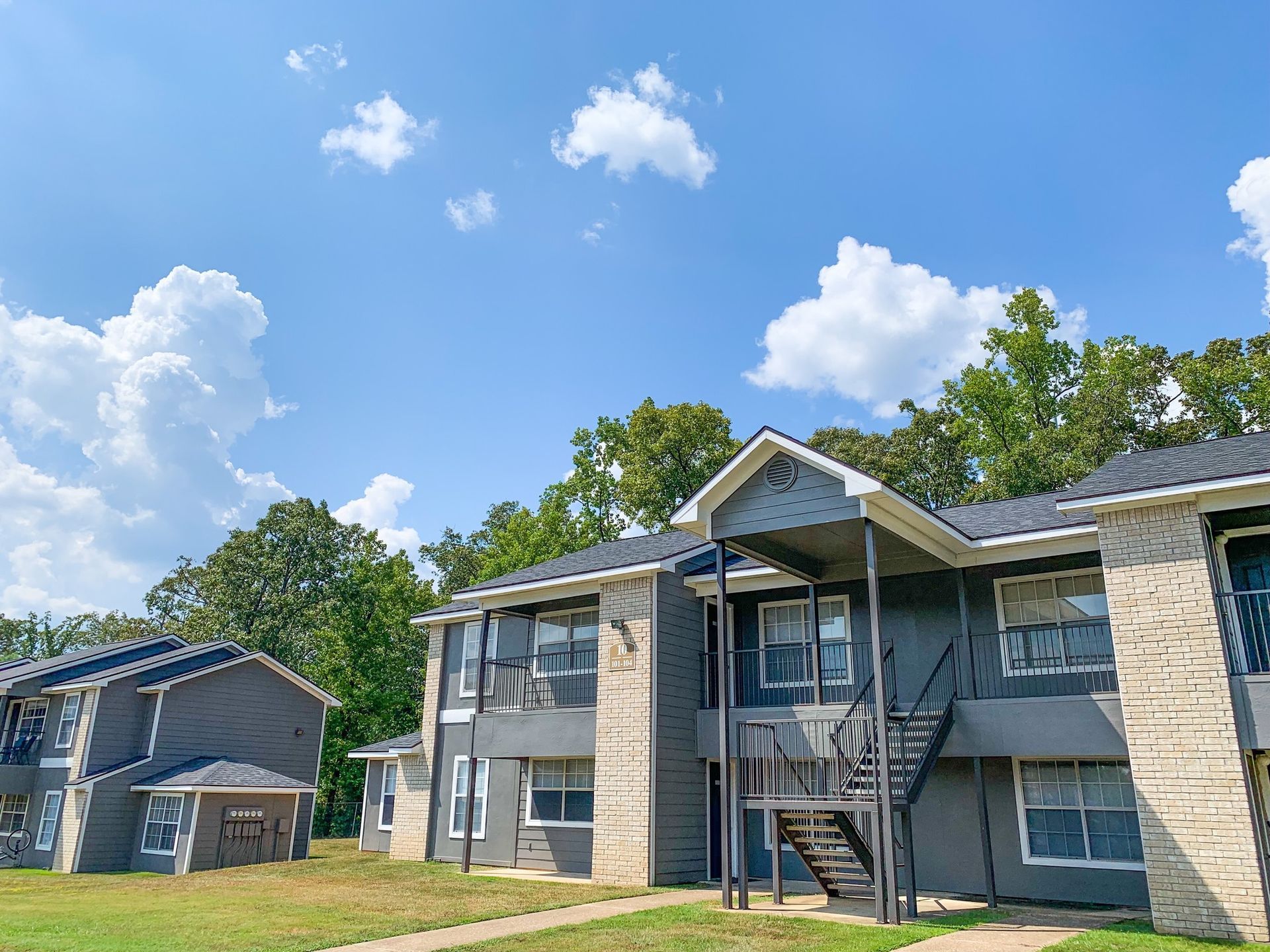 High Pointe Plaza Apartments - Image 4