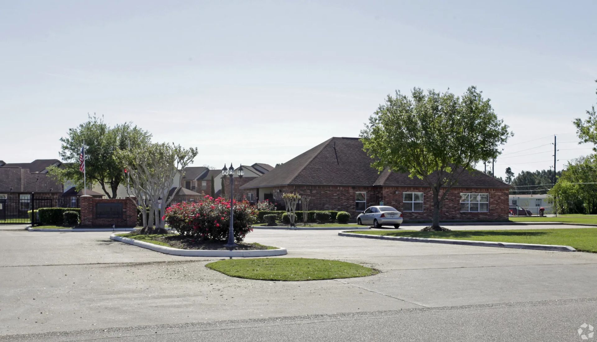 Waller Hillside Plaza - Image 2