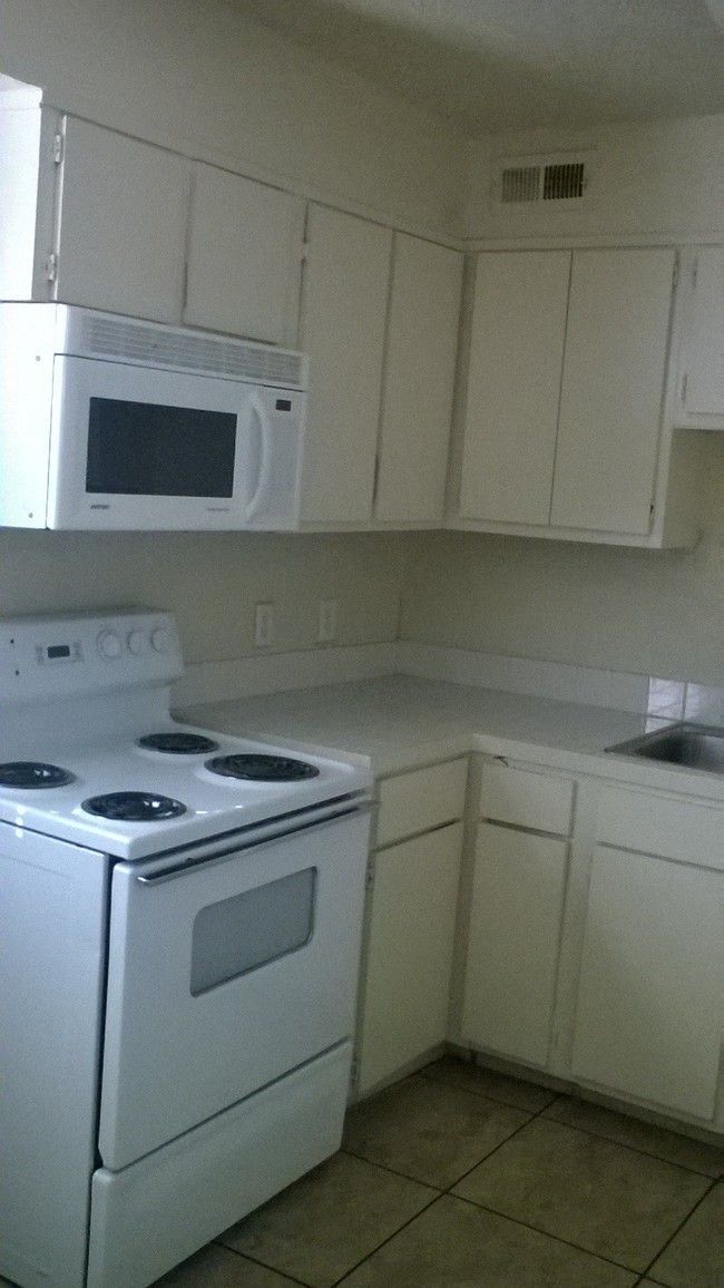 Candlewood Apartments - Image 4
