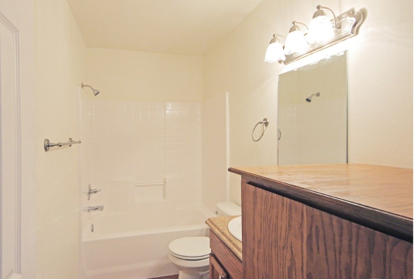 Fox Valley Apartments - Image 6