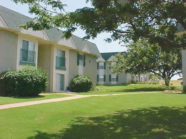 Garland Square Apartments - Image 2