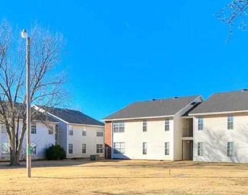 Park Place Apartments - Image 1