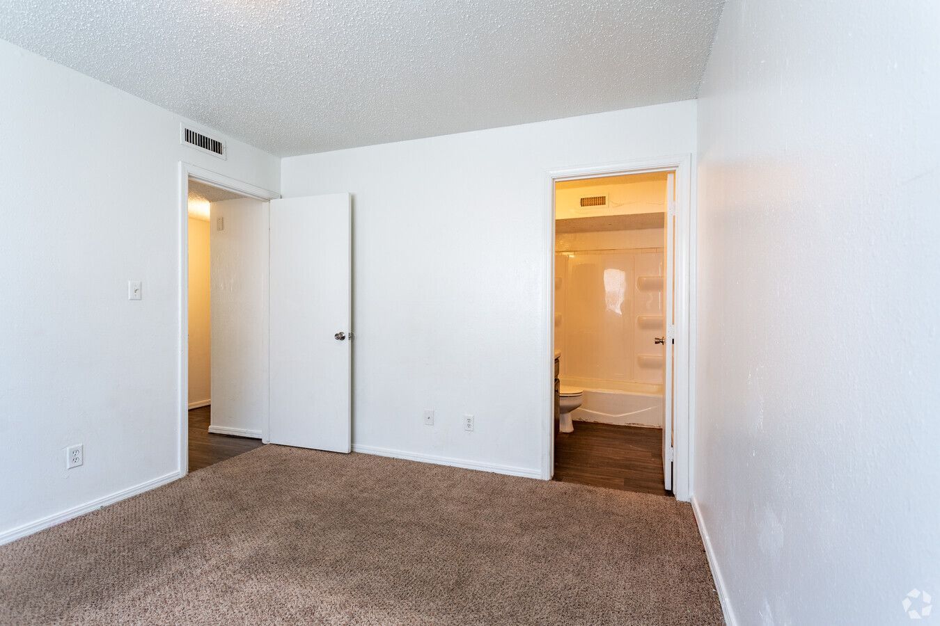 Sandpiper Apartments - Image 2