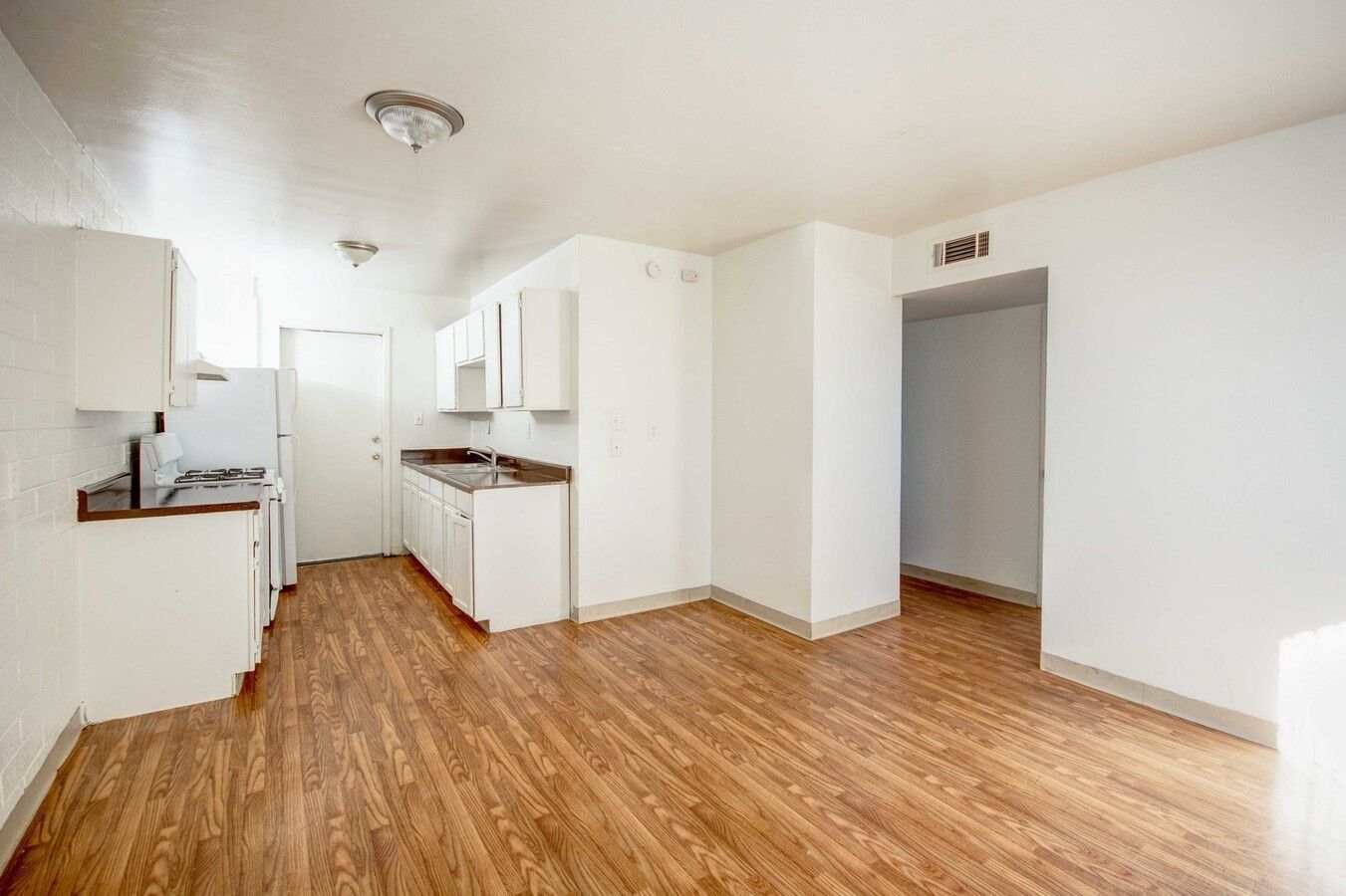 Apex Apartments   - Image 3