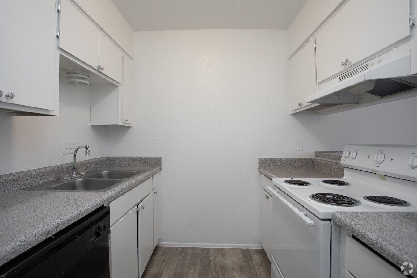Mountain Lakes Apartments  - Image 5