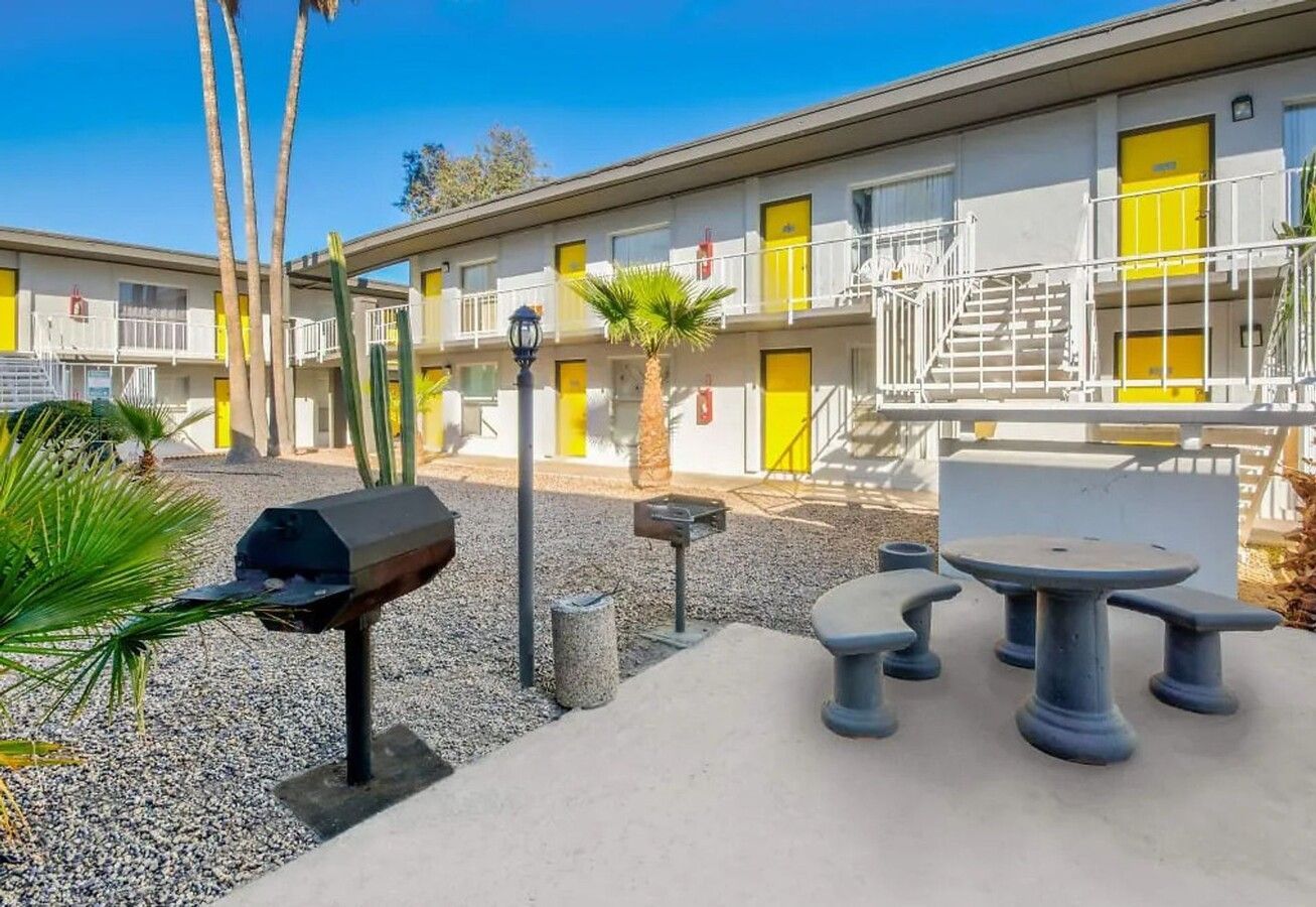 The Retro Apartments - Image 2