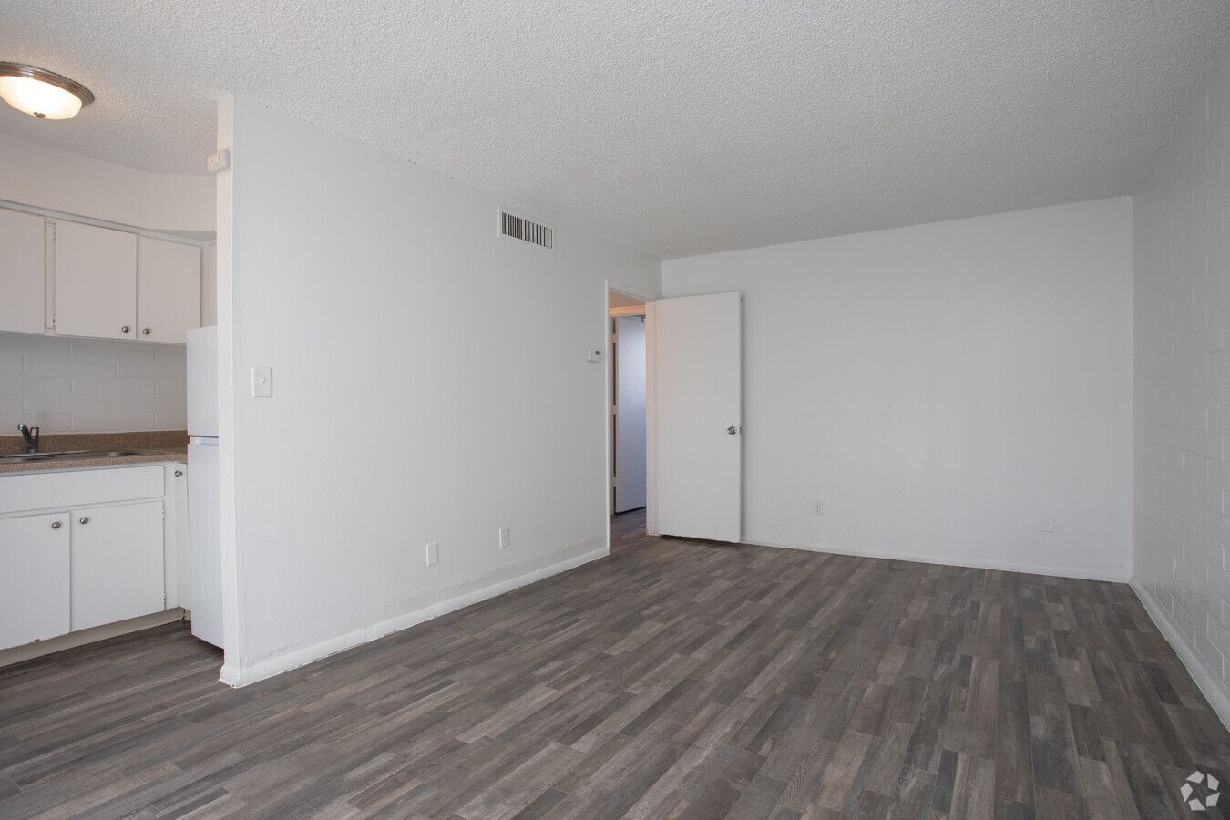 The Retro Apartments - Image 9