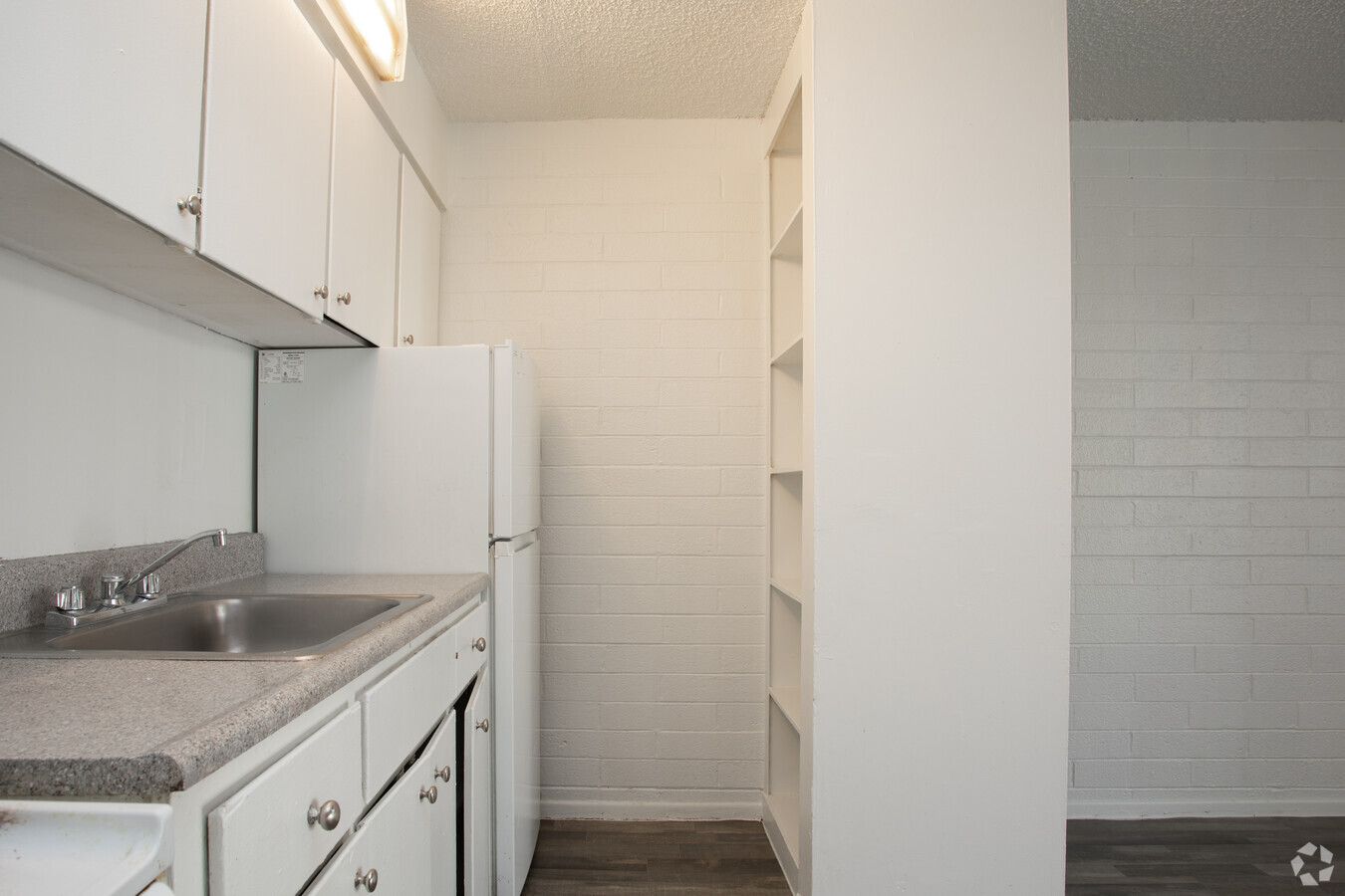 The Retro Apartments - Image 11