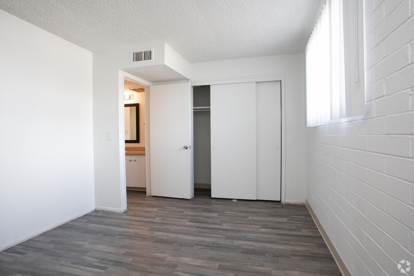 The Retro Apartments - Image 12