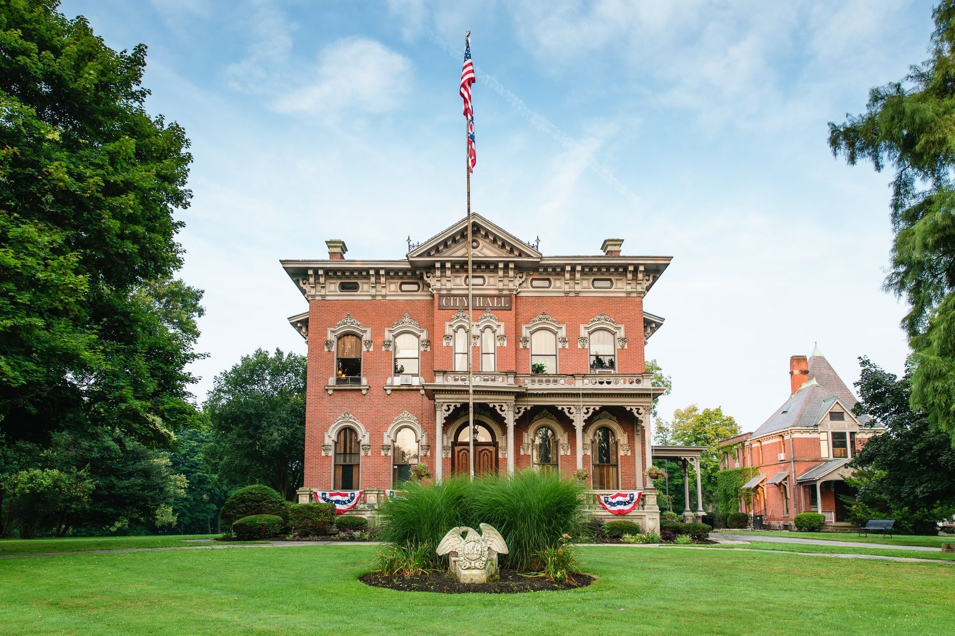 Warren City Hall, Warren, Ohio. Photo: DeShawn Scott.