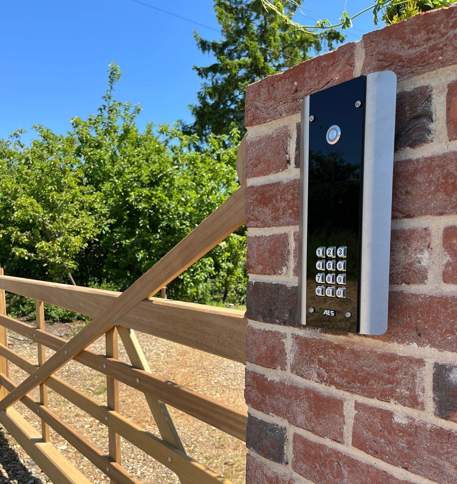 intercom on gate