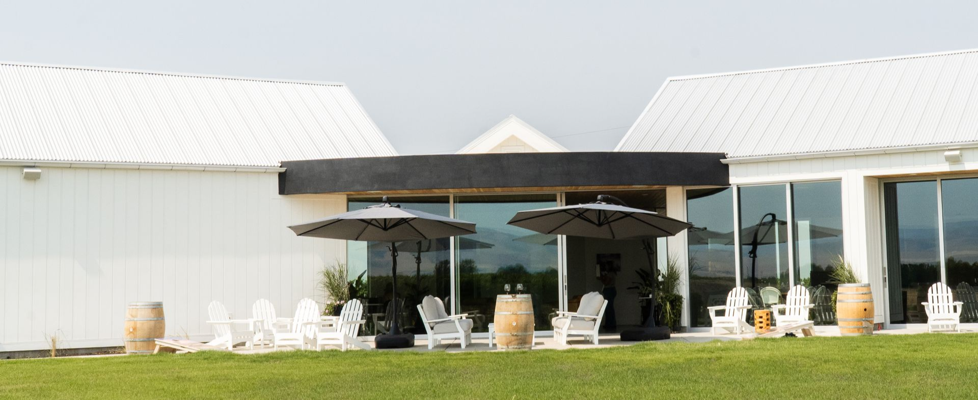 Curved brick wall sign reading “Edsoe family Winery” in a warmly lit tasting room