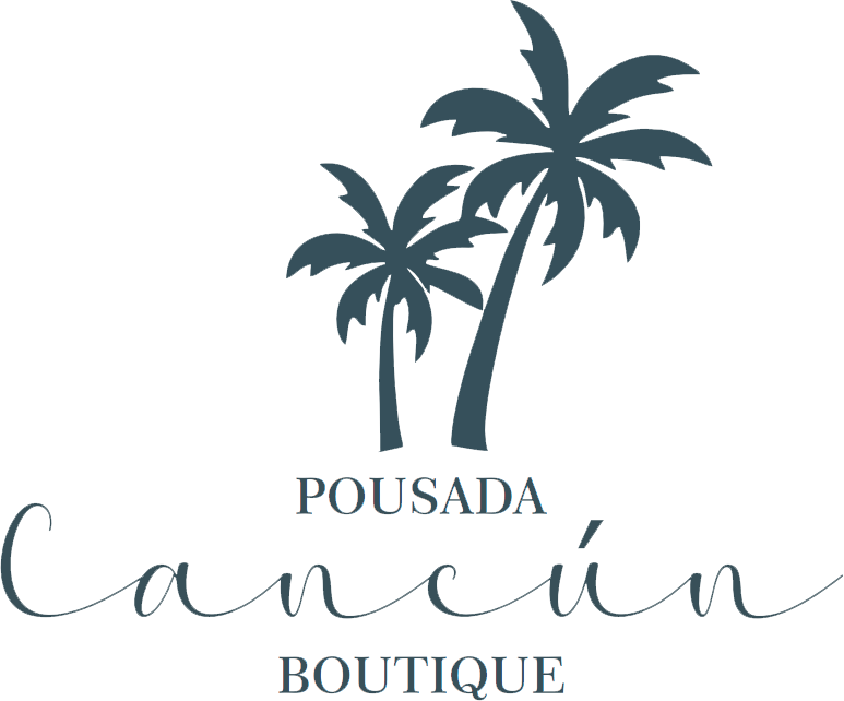 Logotipo da Pousada Cancún Boutique com duas palmeiras escuras e texto em estilo cursivo elegante.