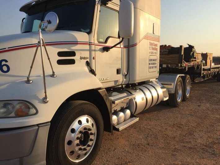 White 18 Wheeler Truck