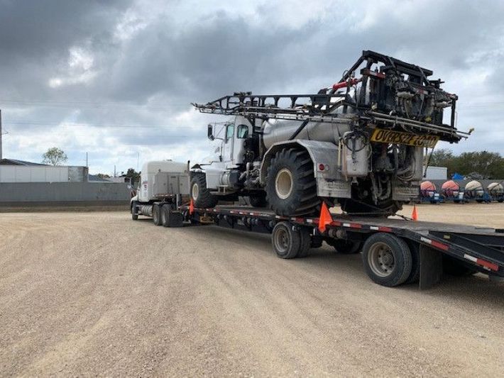 18 Wheeler Truck Loaded With a Huge Truck