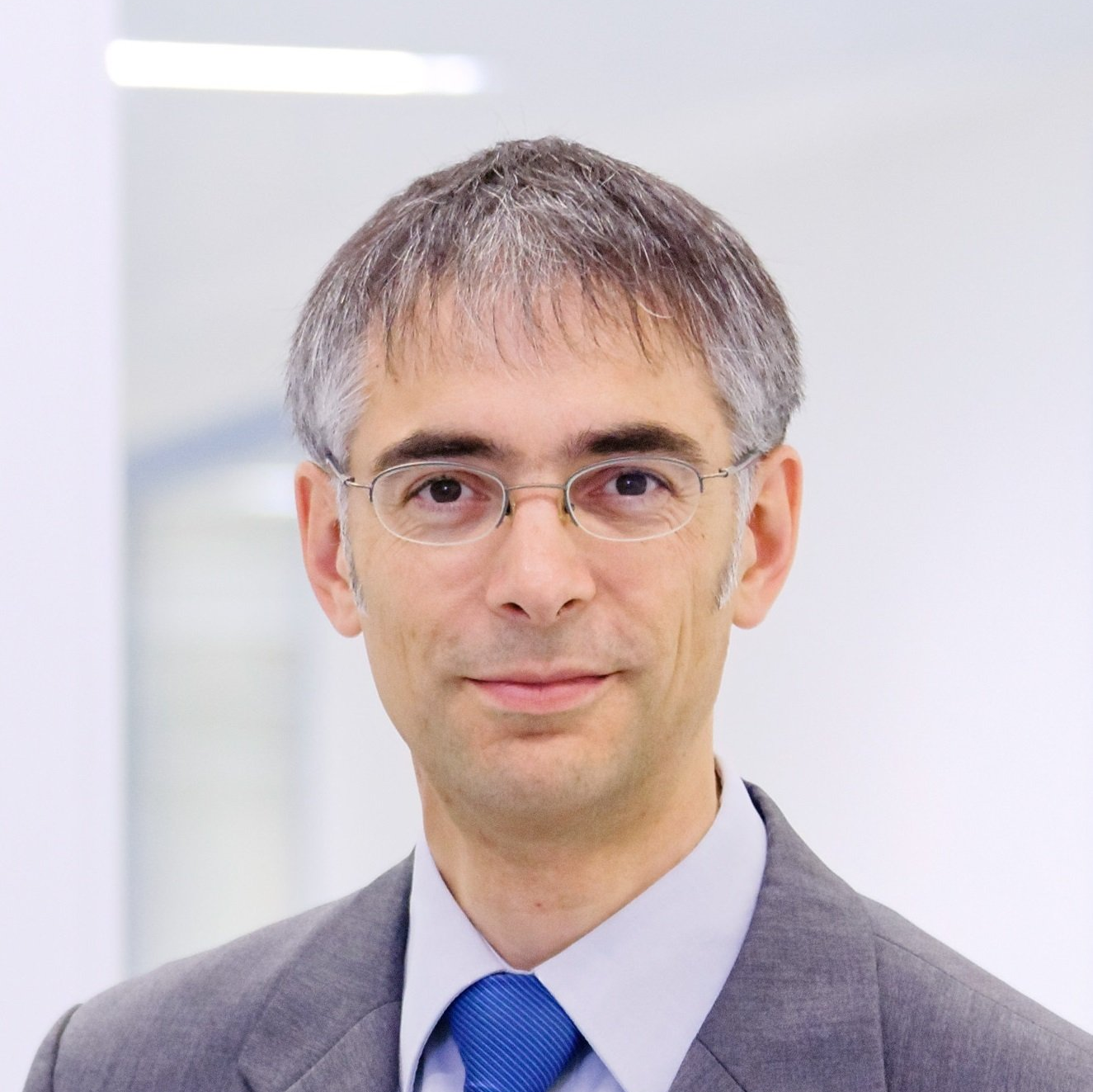 Dr. Nils Nissen