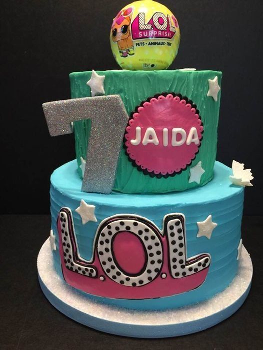 Two-tier teal birthday cake with silver 7, pink “JAIDA” plaque, and “LOL” topper