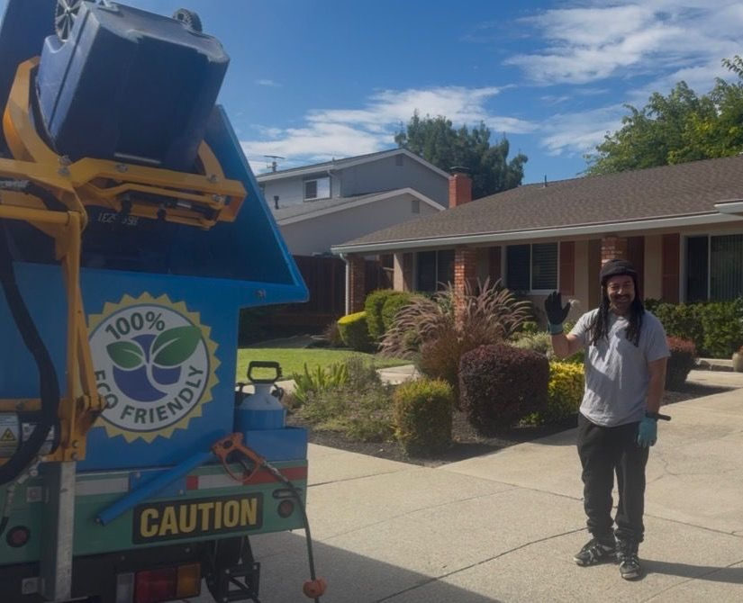 Fresh-N-So Clean Bins trash bin cleaning truck providing professional bin cleaning and deodorizing service