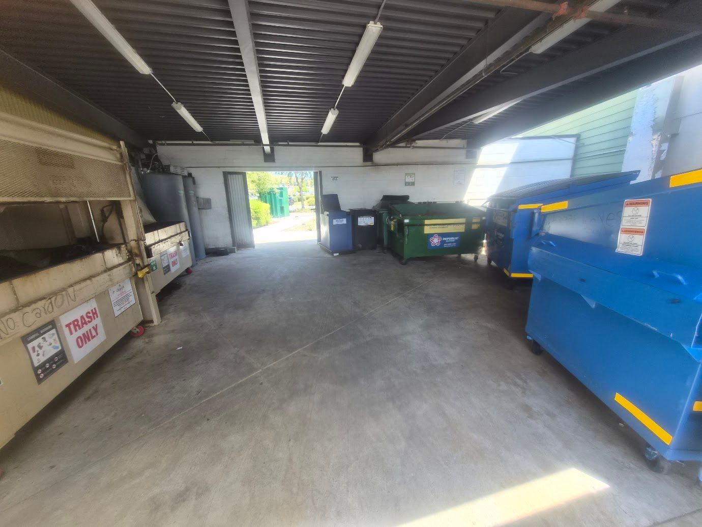High-pressure commercial dumpster cleaning and sanitizing service for Bay Area business.