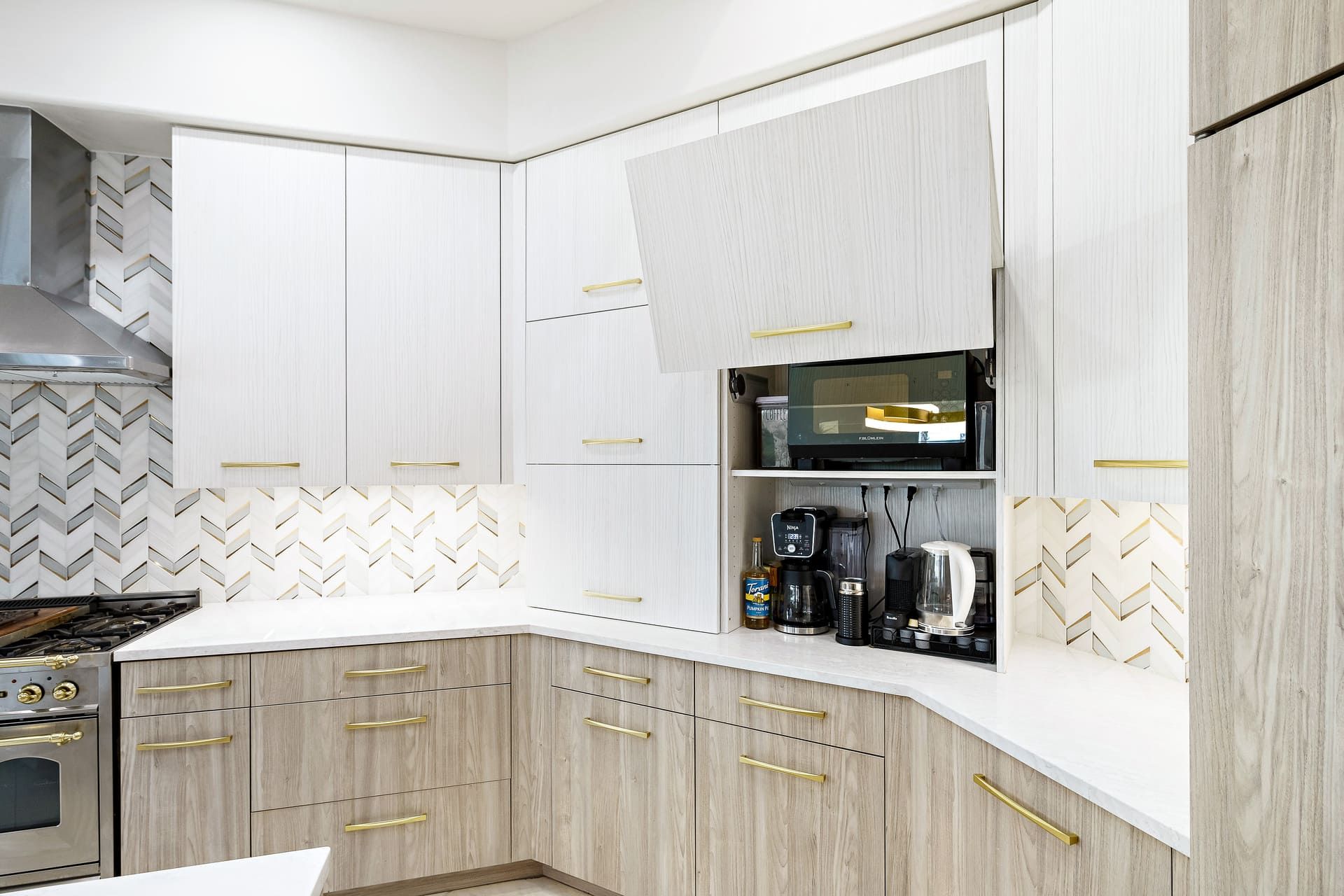 Custom Kitchen Cabinets