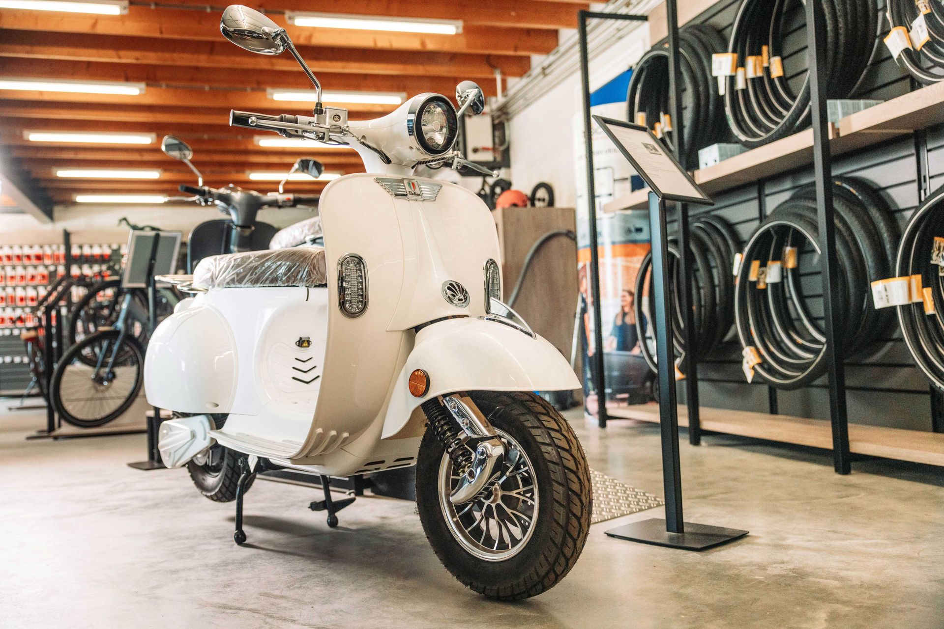 Store24 Scooters Etalian Retro 25 scooter kopen