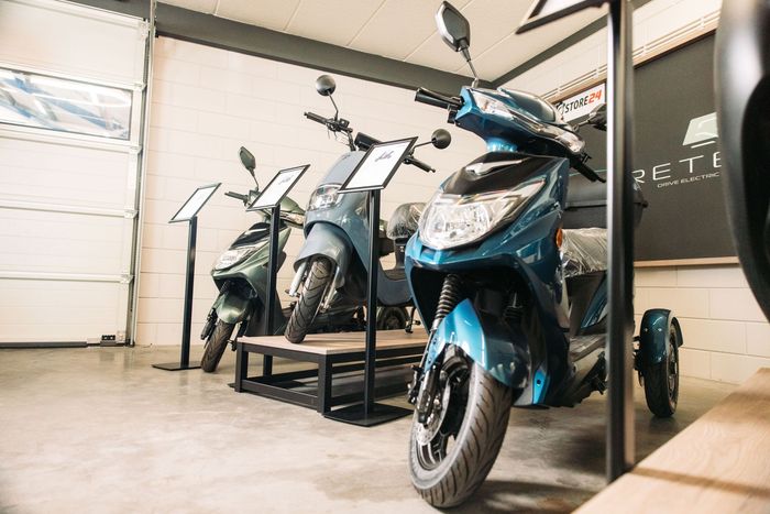Store24 Officiele dealer van Bikkel fietsen, Retelli scooters.