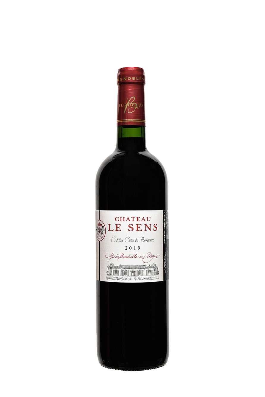 Une bouteille de vin rouge avec un bouchon vert sur fond blanc.