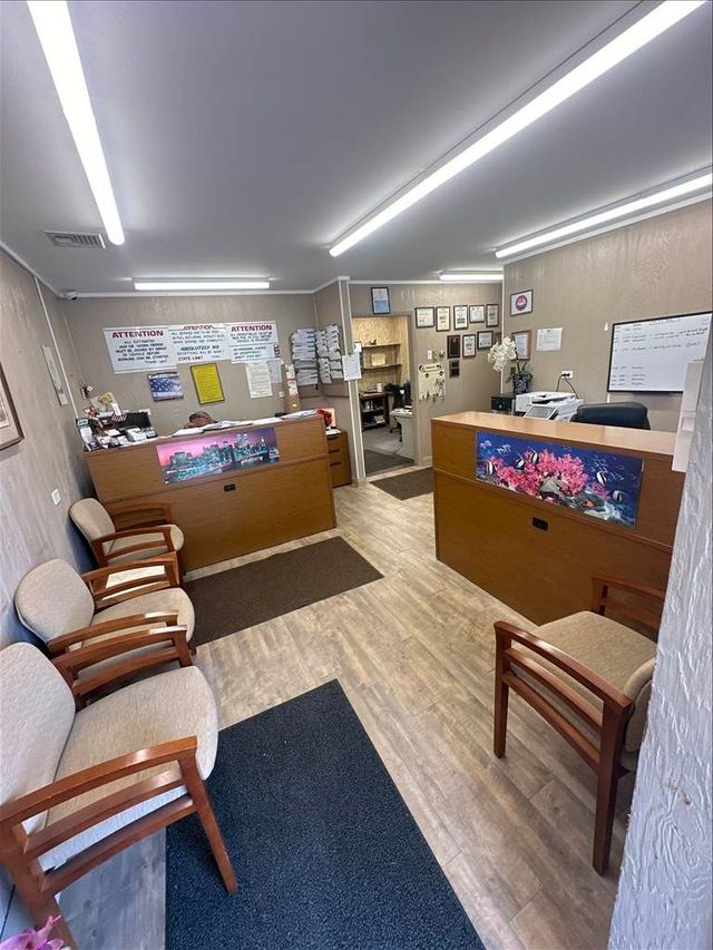 Office and customer waiting area at Auto Craftman and Collision in Island Heights
