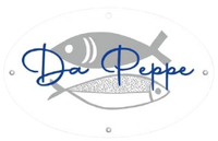 Logo blu “Da Peppe” con grafica di un pesce grigio e dettagli in posate