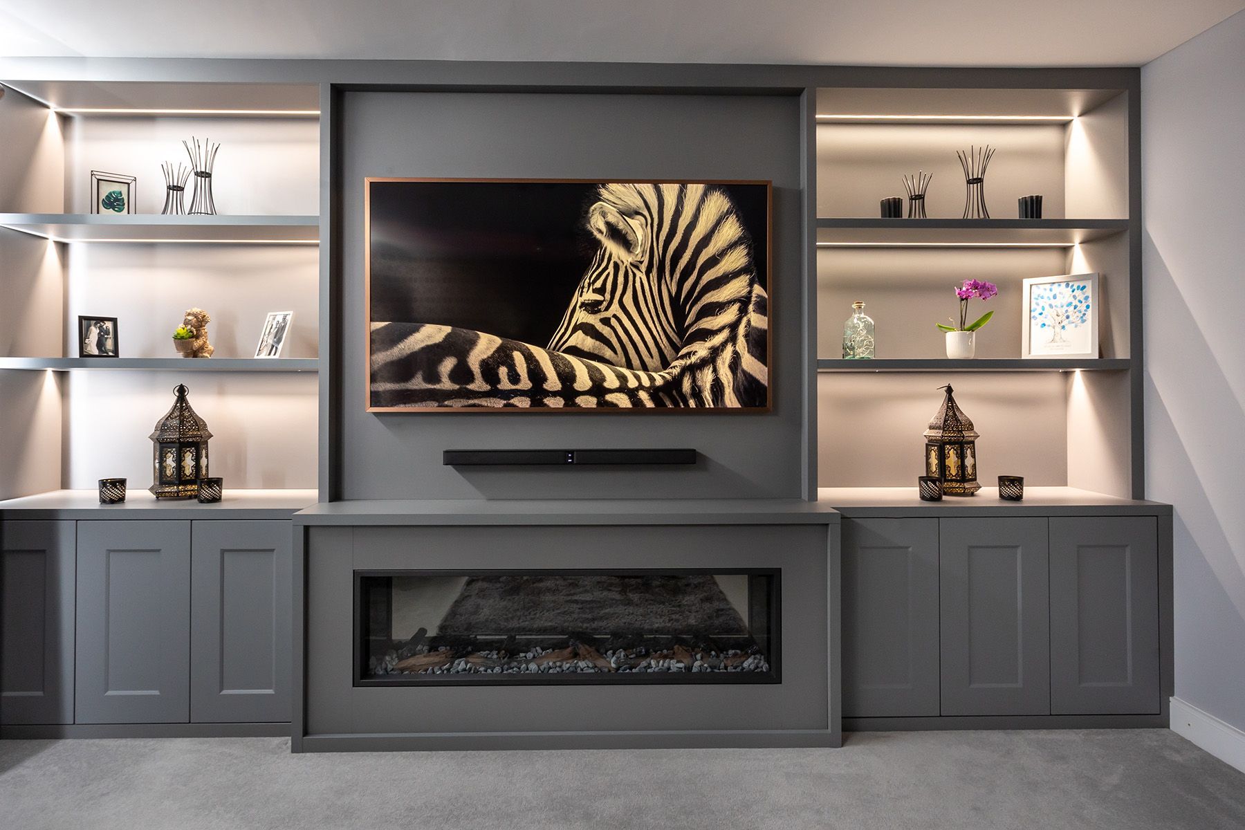 property photographer reading media unit