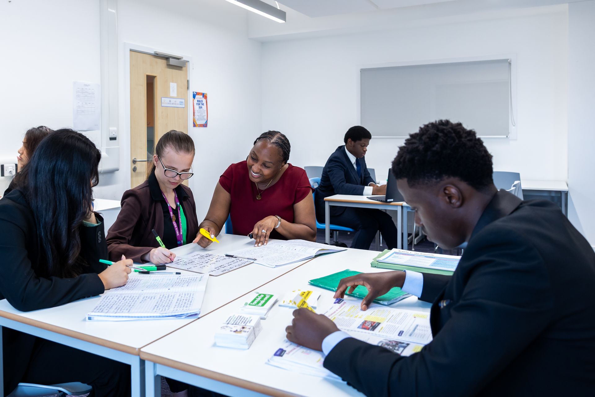 school-website-photographer-college-universities-Berkshire, photo of sixth form students studying