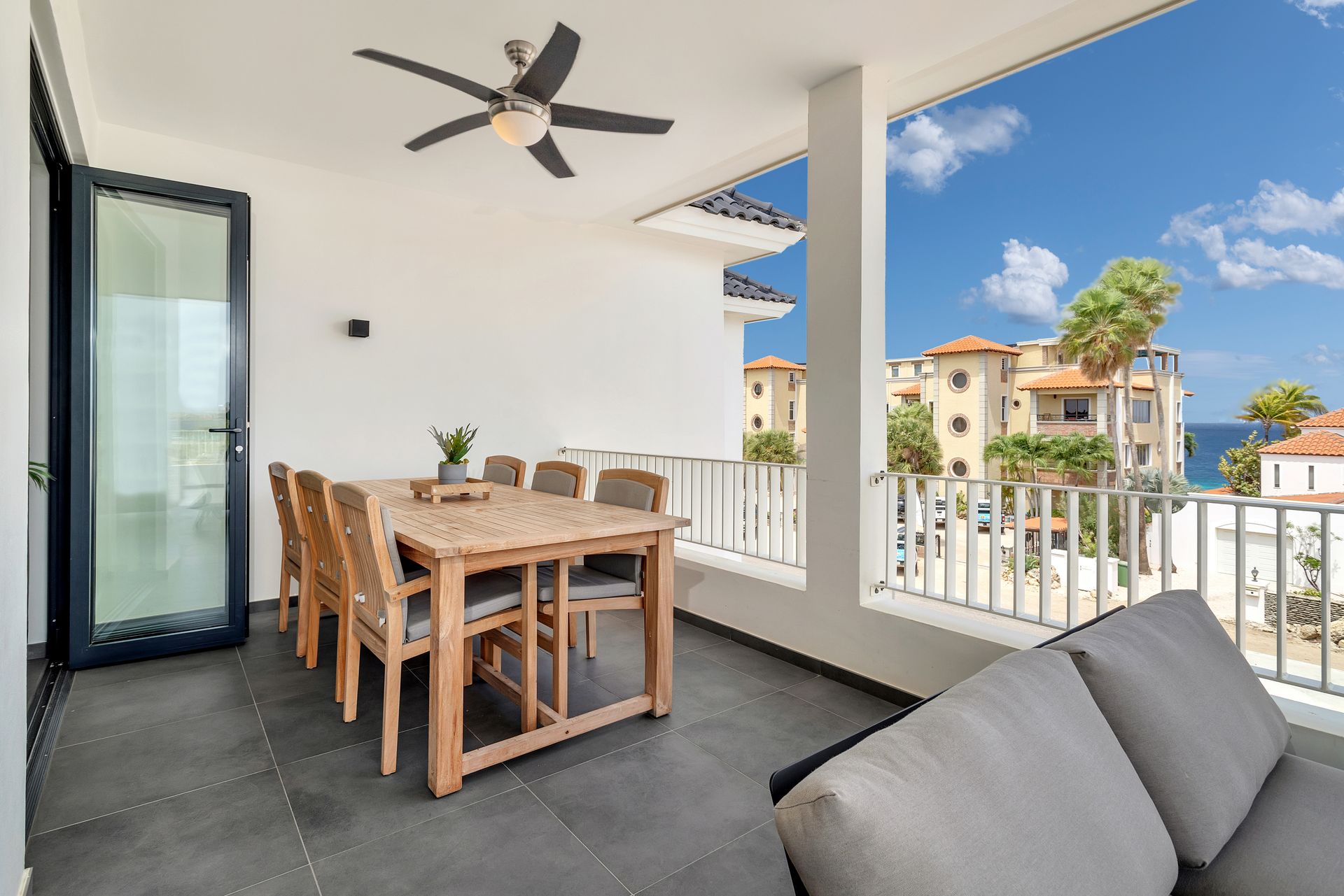 Private Rooftop Spa Penthouse apartment - Sierra Grand - Stayz - Grand Penthouse Apartments With Outdoor View