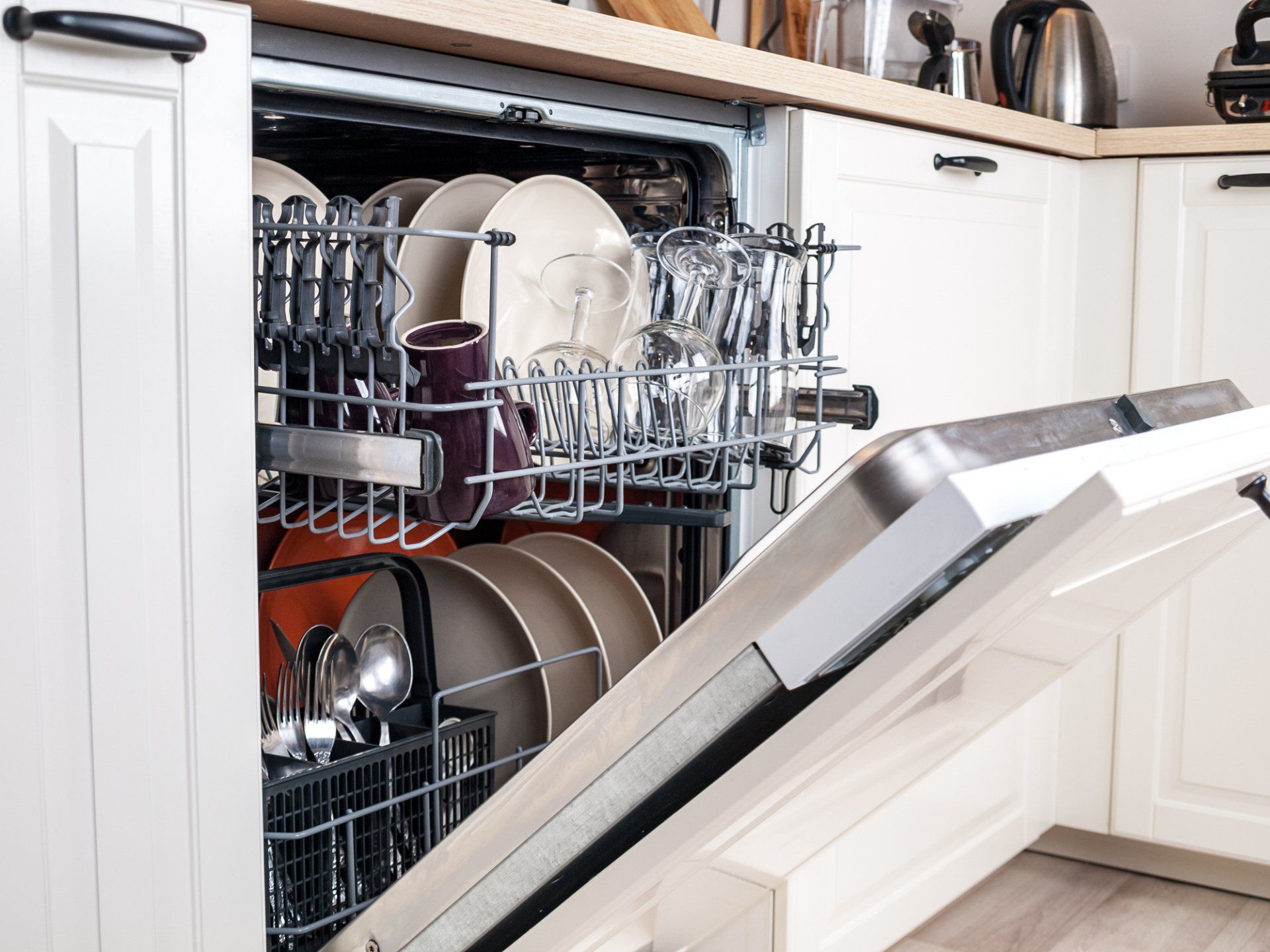 Dishwasher — Elyria, OH — Expert Appliance Solutions