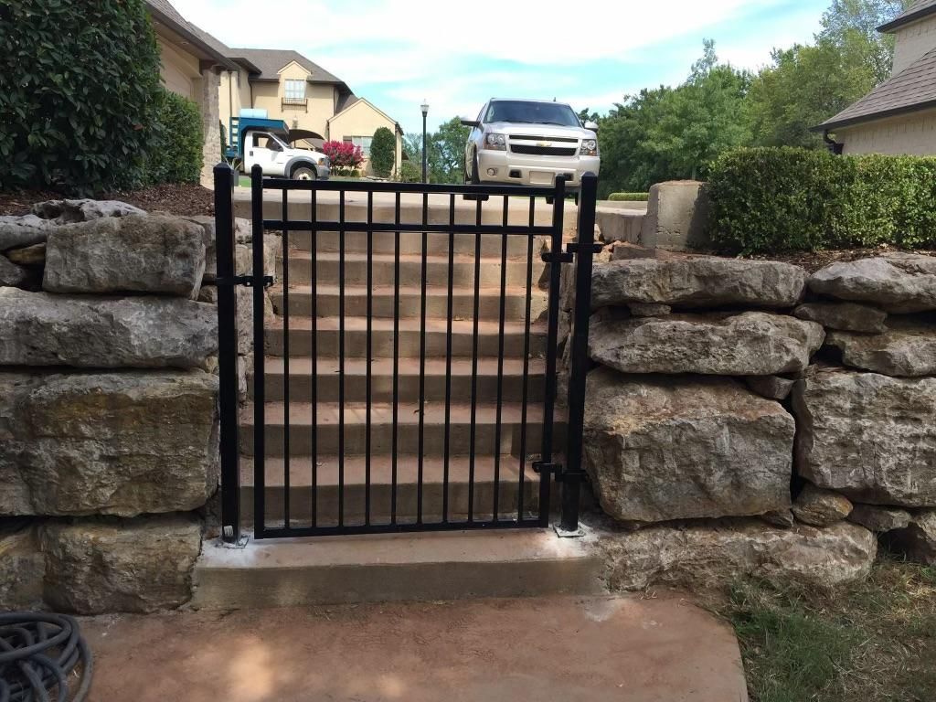 Gate