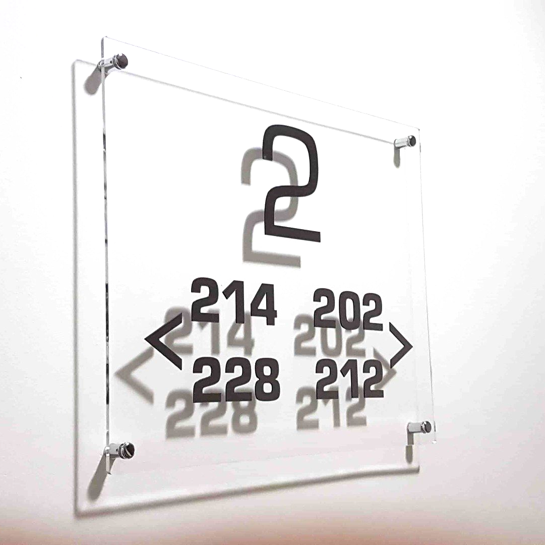 Targa piani in plexiglass trasparente e metallaser argento Targa piani in plexiglass trasparente e metallaser argento - Incisoria Plasko rimini