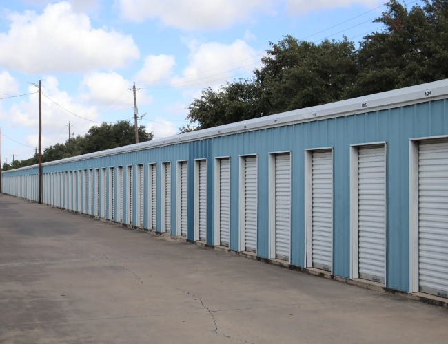 Outdoor self storage units