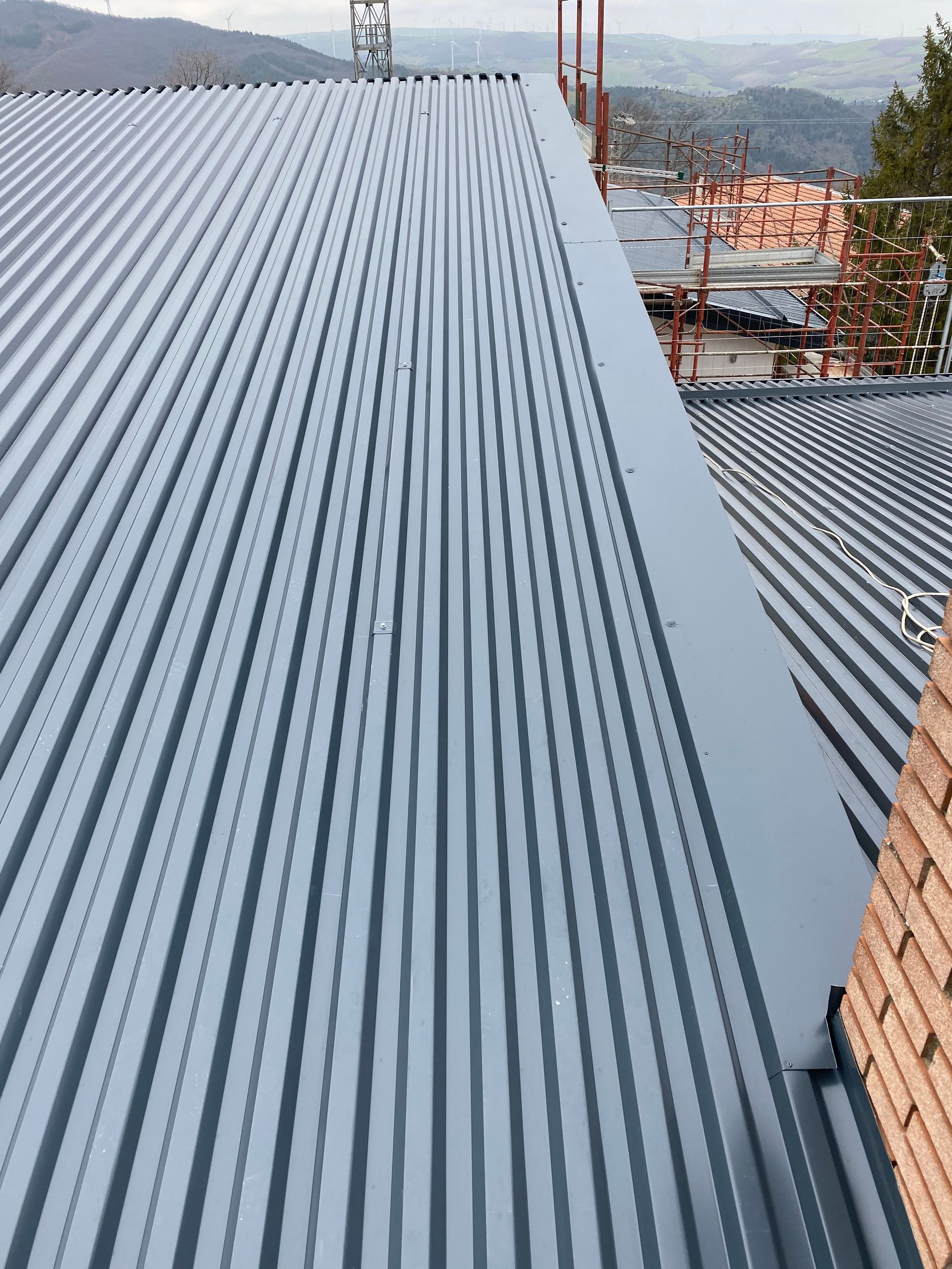 coperture metalliche coibentate e ventilate