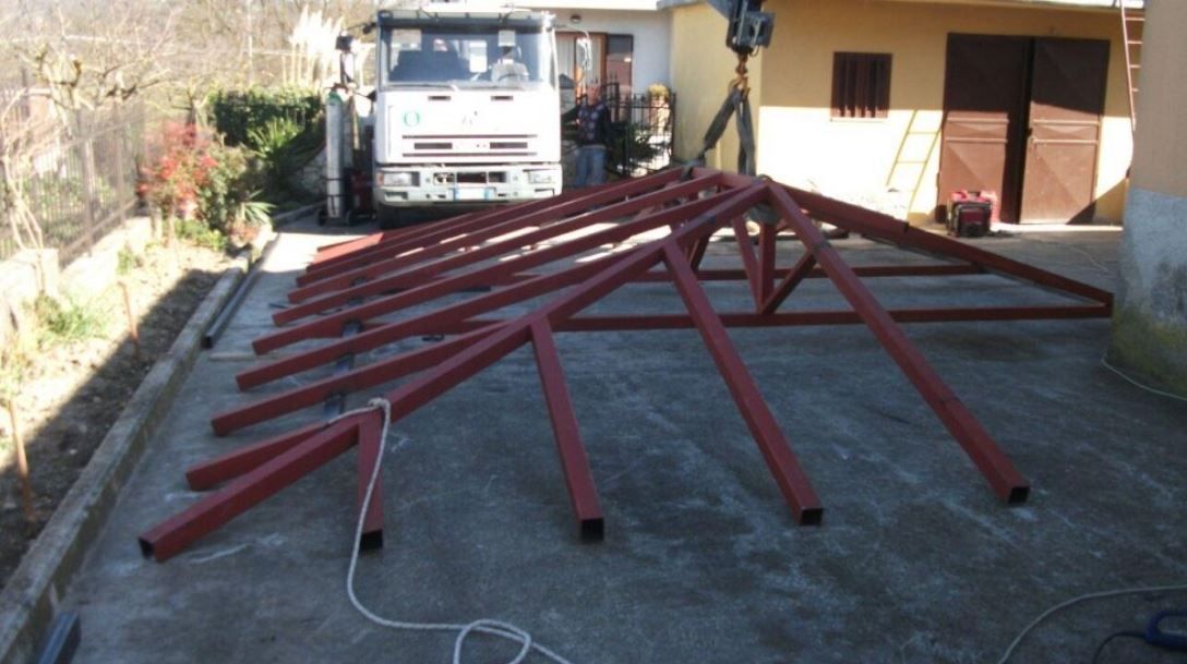 costruzione di strutture in ferro