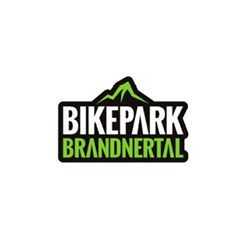 Ein Logo für einen Bikepark mit einem Berg im Hintergrund.