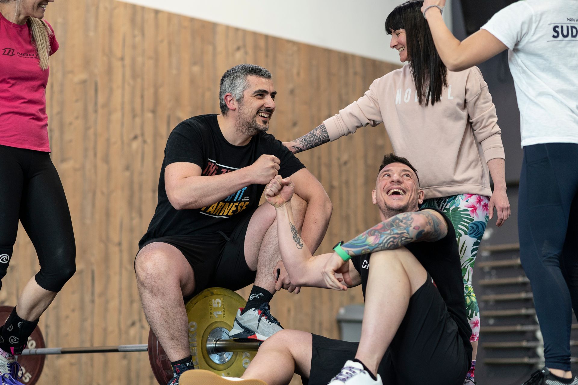 A group of people are posing for a picture in a gym.