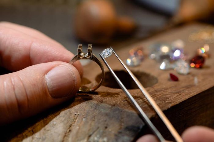 jeweller repaired diamond ring