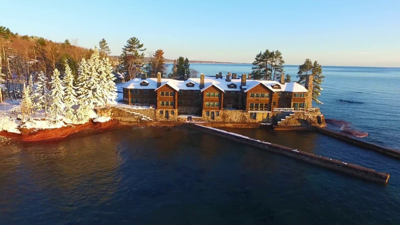 World's largest log cabin world record in Marquette, Michigan