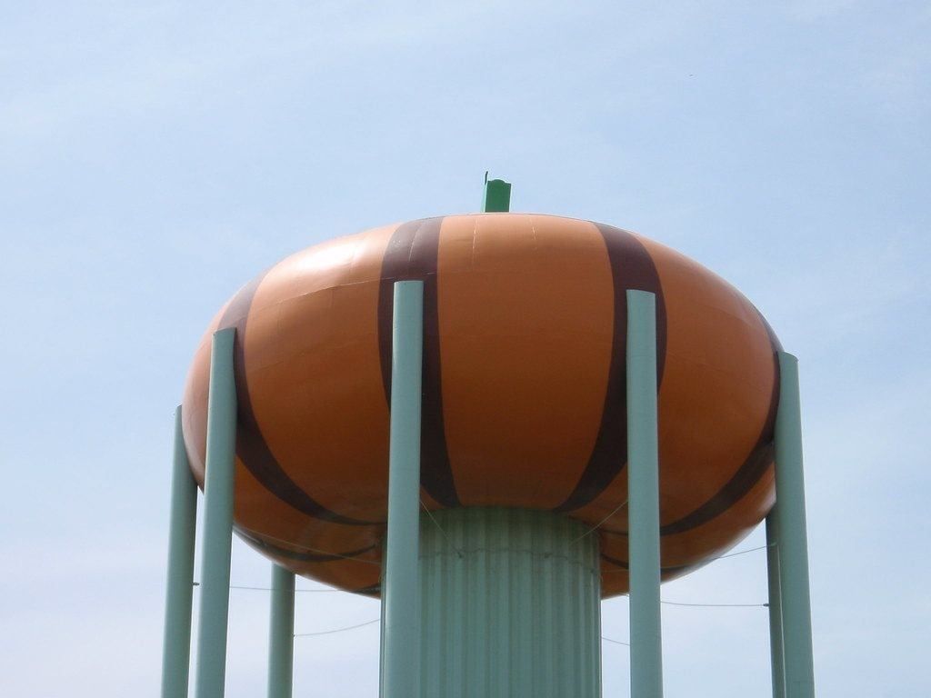 World's Largest Pumpkin Sculpture: world record in Circleville, Ohio